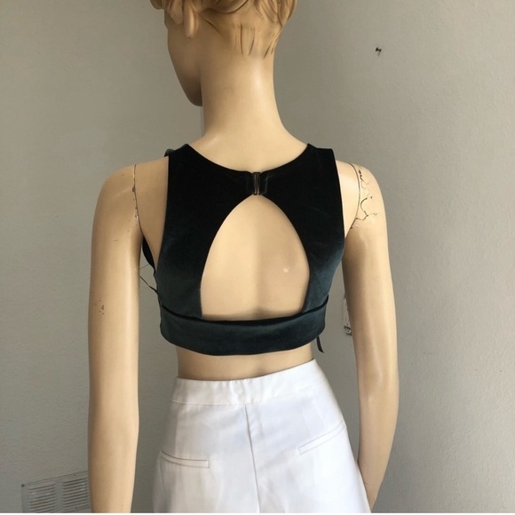 NEW Victoria Sport green top open back size:L - Picture 5 of 12